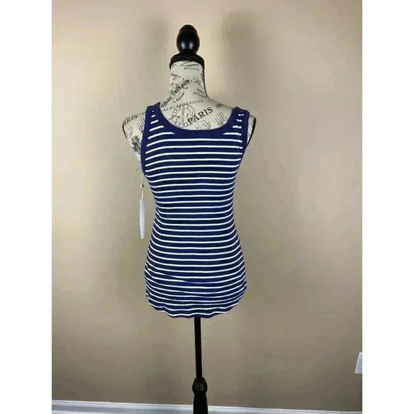 3/$25 Bundle of Women's Tee shirt-size XS - Picture 2 of 8